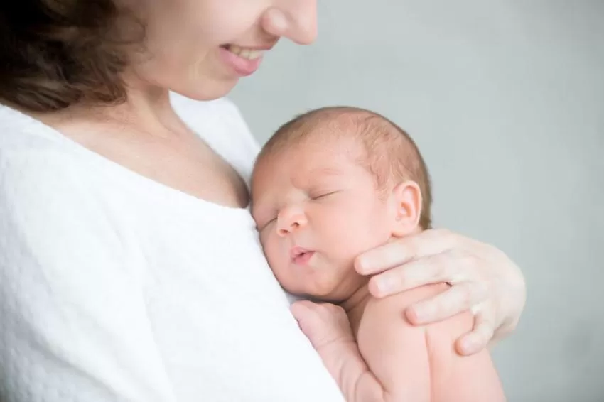 Cómo amamantar a un bebé para mamás primerizas