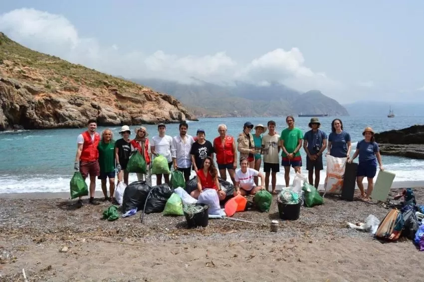 ANSE detecta contaminación por basuras marinas en la costa de la Región, Golfo de Vera y norte del mar de Alborán