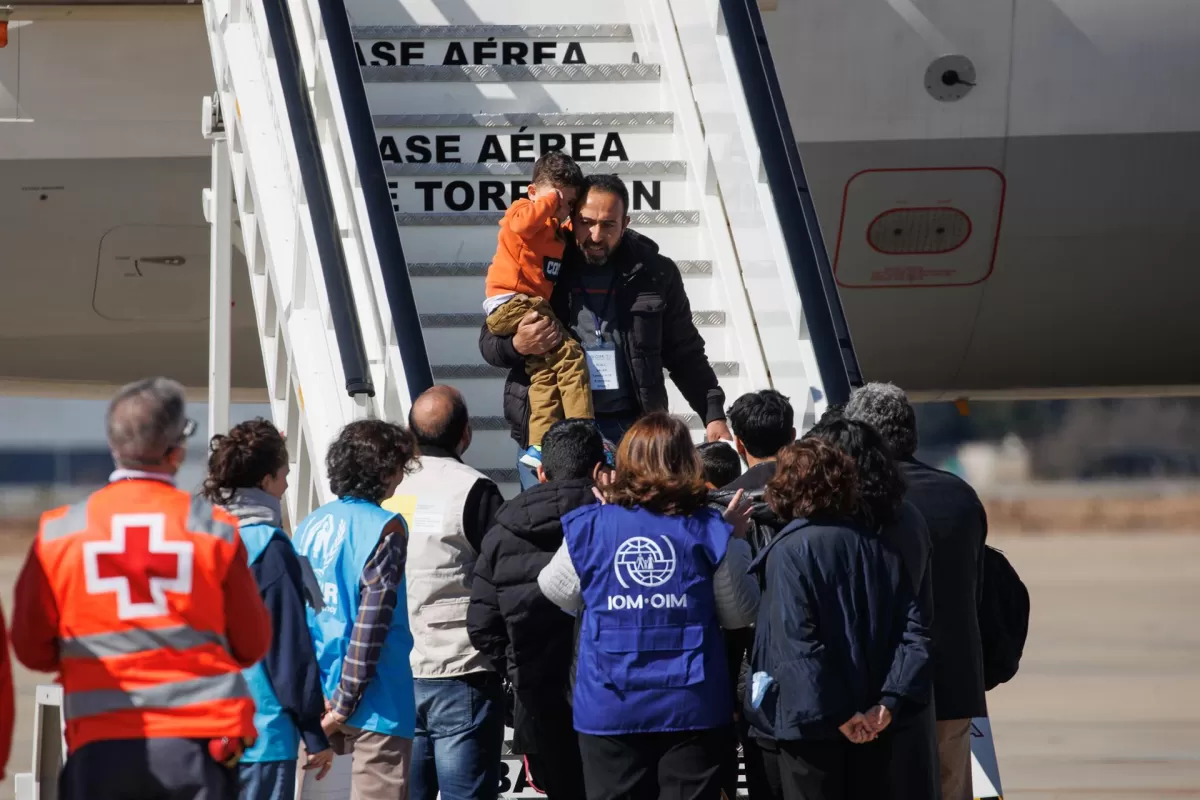 Aterrizan en España 161 refugiados sirios afectados por el terremoto de Turquía que serán asentados en 13 provincias