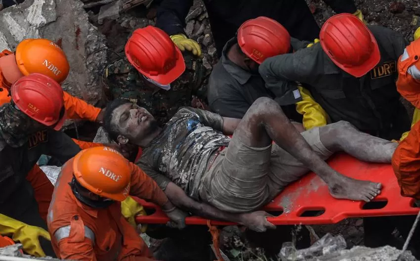 Más de 20 muertos por el derrumbe de un edificio cerca de Bombay