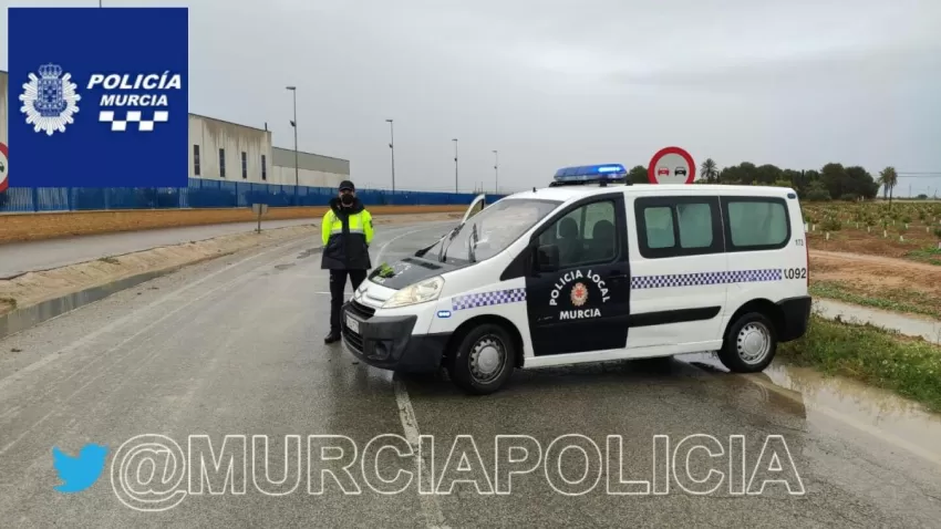 Catorce vías permanecen cortadas al tráfico por las lluvias en el municipio de Murcia