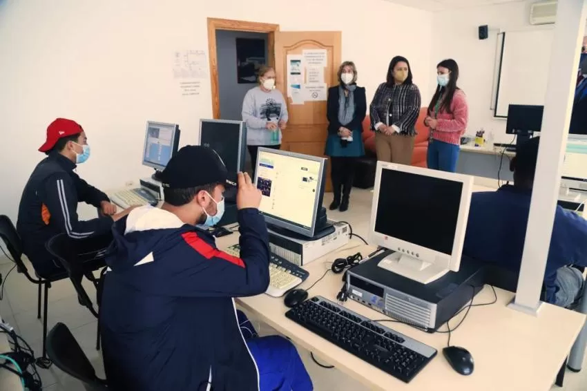 Comunidad dona a Hospitalidad Santa Teresa Cartagena 15 ordenadores que permiten a personas en exclusión buscar empleo