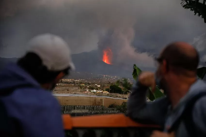 Confinan los barrios de Tajuya y Tacande por aumento de la explosividad del volcán de La Palma