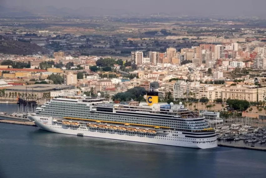 Costa Diadema atraca en Cartagena por primera vez con más de 1.300 pasajeros