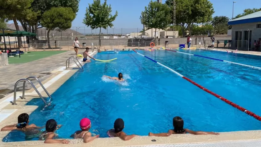 Disfruta del verano en las piscinas municipales de la Región