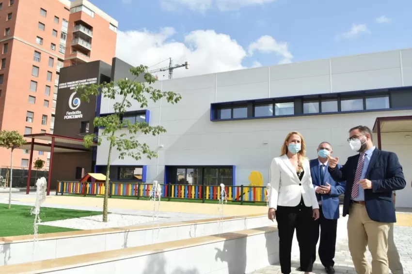 El alcalde de Lorca visita el Centro de Día de Poncemar