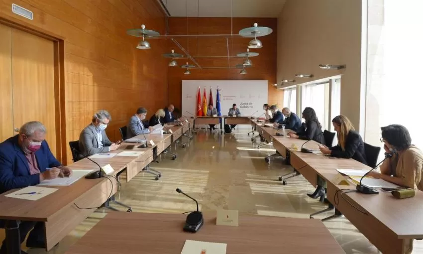 El Ayuntamiento de Murcia firma el acuerdo con la Comunidad para crear el área metropolitana de transportes