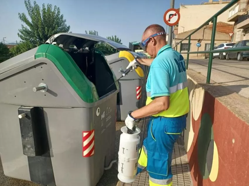 El Ayuntamiento de Murcia refuerza el servicio de limpieza de los 9.600 contenedores del municipio durante la época estival