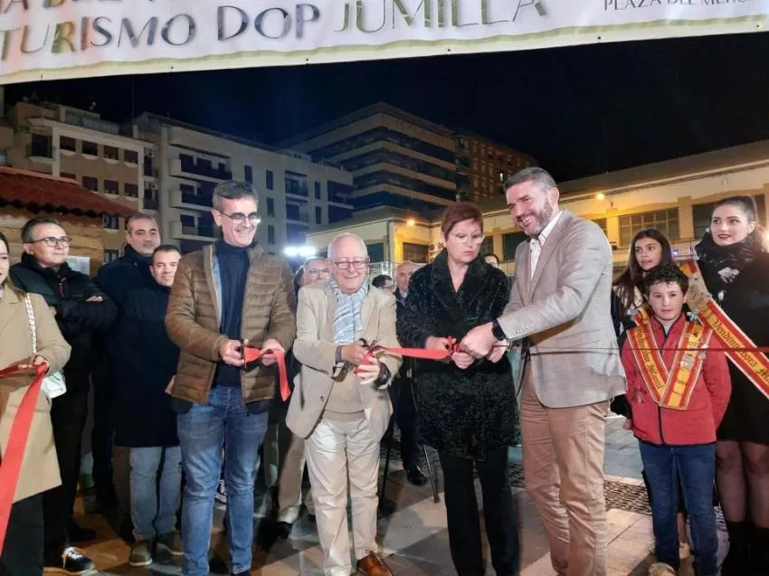 El consejero Antonio Luengo inaugura la I Feria del Vino y del Enoturismo DOP Jumilla