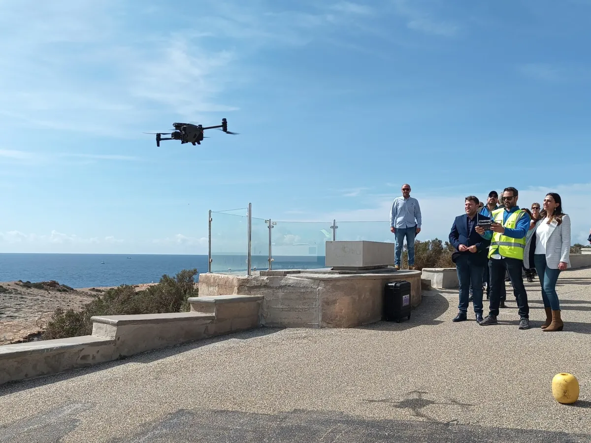 El Gobierno regional incorpora un dron a la Unidad de Vigilancia marítima para mejorar el control de los 250 kilómetros de costa
