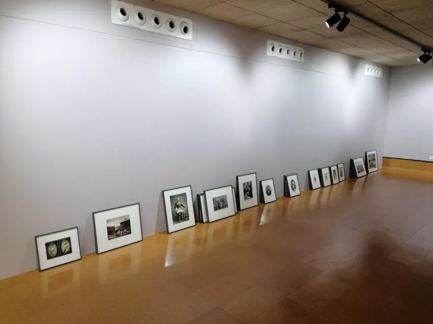 En marcha la instalación de la exposición sobre Pérez Galdós en el Archivo Regional, que arranca el próximo lunes