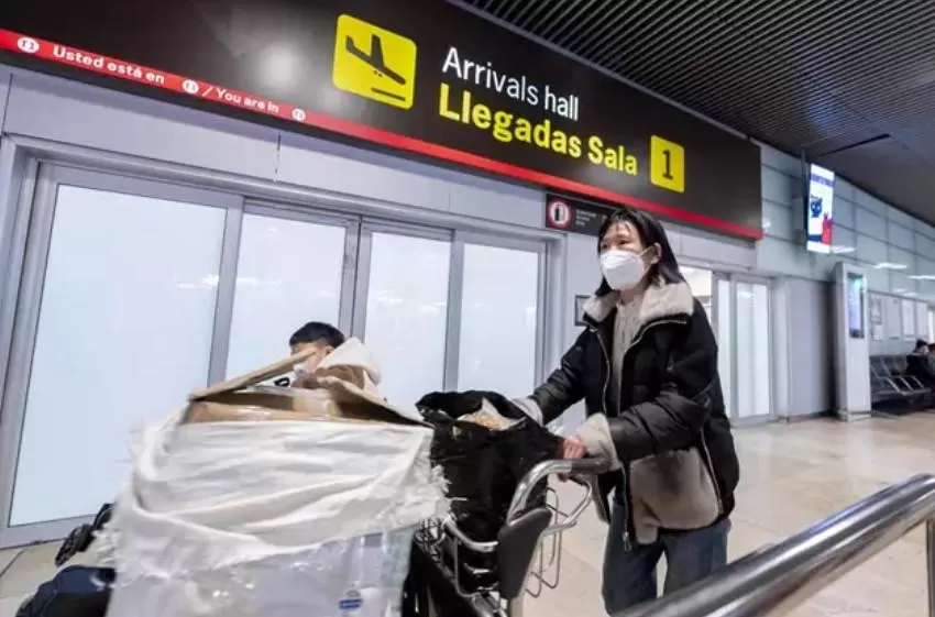 España podrá denegar la entrada de viajeros llegados de China si no presentan test negativo Covid