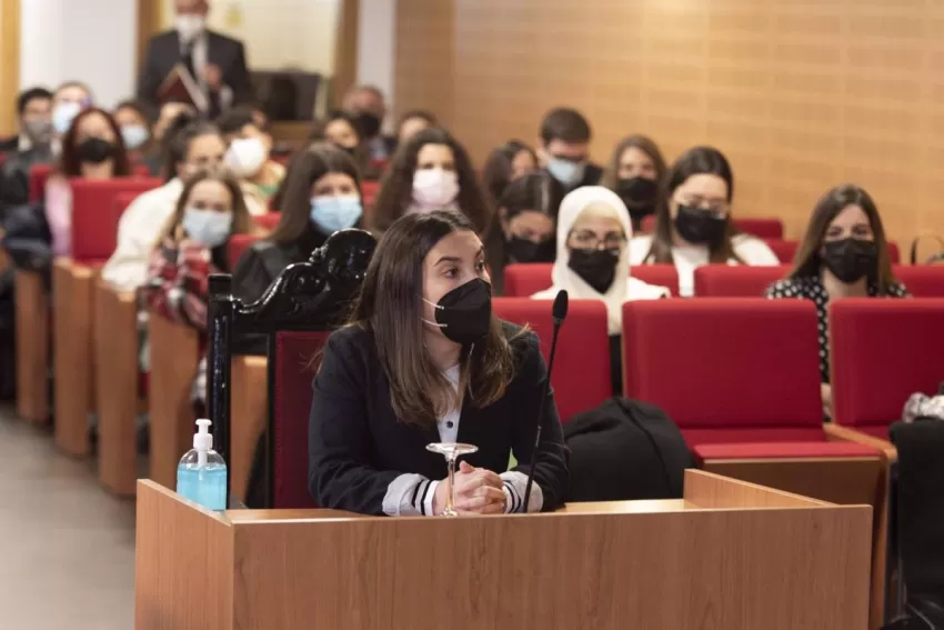 Estudiantes de Derecho realizan las primeras simulaciones de juicios en el aula judicial de la UMU