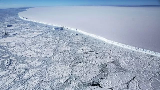 El iceberg más grande del mundo se está derritiendo