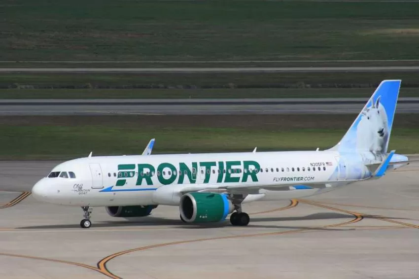 La aerolínea Frontier cobrará por respetar el distanciamiento social
