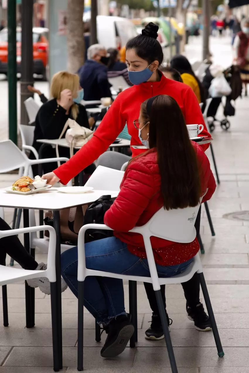 La contratación en hostelería se desploma un 82,6% desde verano en la Región de Murcia