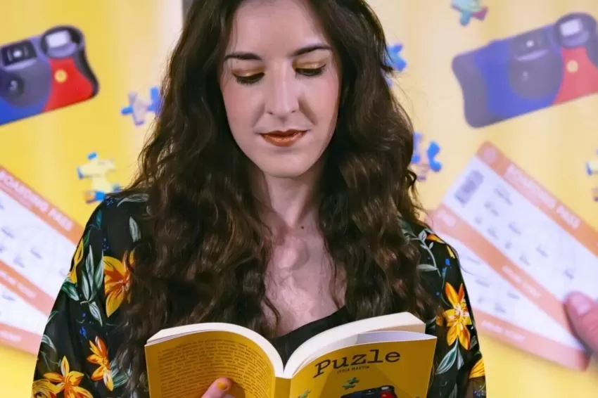 La escritora cartagenera Lydia Martín presenta 'Puzle', su primera novela