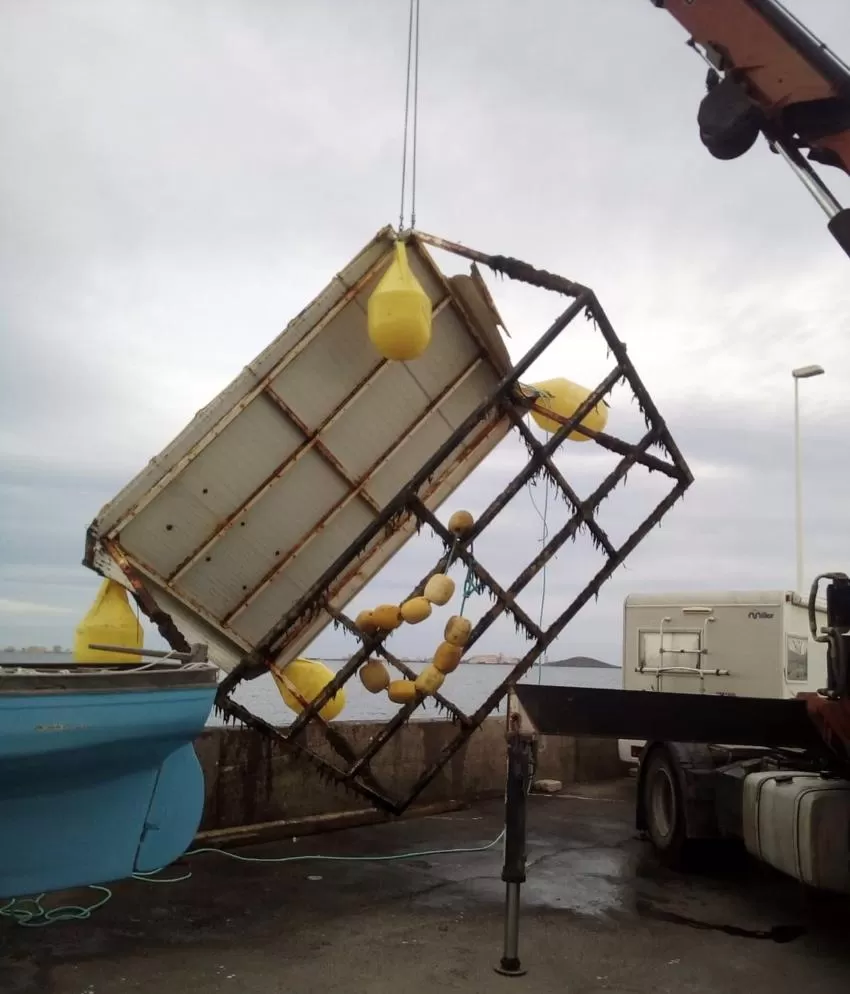 La Fundación Estrella de Levante retira cerca de 25 toneladas de residuos de los fondos marinos del Mar Menor