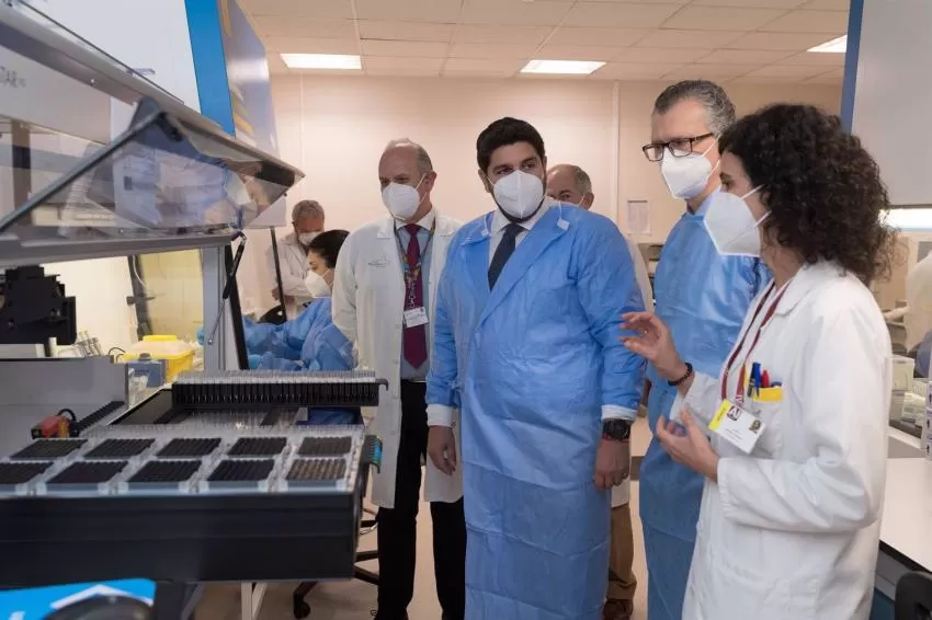 La Región de Murcia ya dispone del sistema que permitirá realizar 6.000 PCR en un solo día