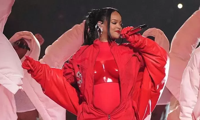 Lo que no te contó Carrie Bradshaw | Rihanna y su Halftime Show: una actuación manchada por la misoginia