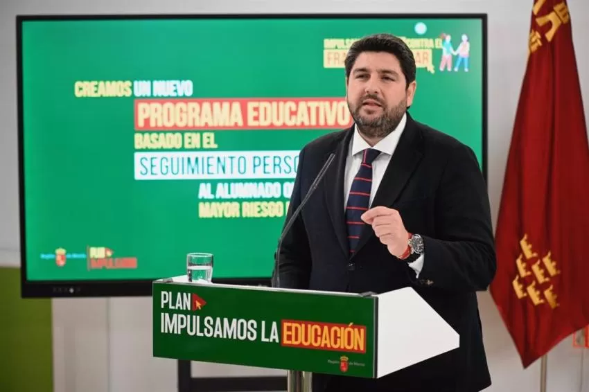 López Miras anuncia la gratuidad de los libros de texto entre 3º de Primaria y 4º de ESO