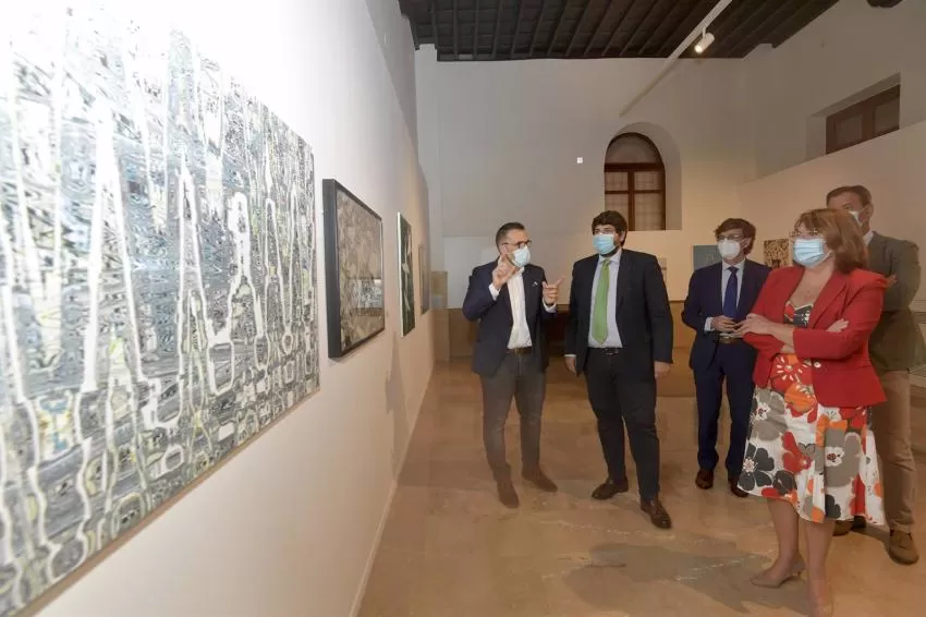 López Miras inaugura la exposición 'Mapa, Territorio, Región', que dibuja la cartografía actual de las artes plásticas