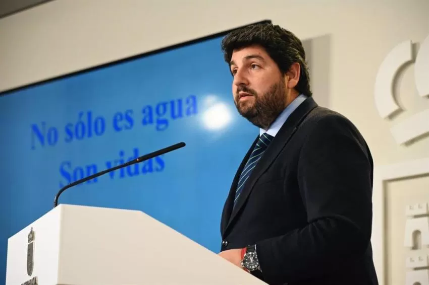 López Miras pide una reunión con Sánchez para llegar a un acuerdo que garantice la continuidad del trasvase