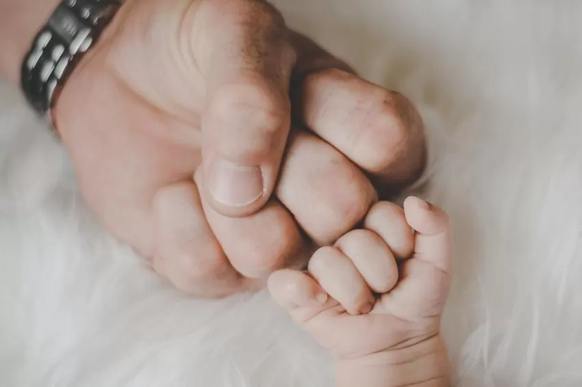 Los permisos de paternidad en 2020 serán de 12 semanas