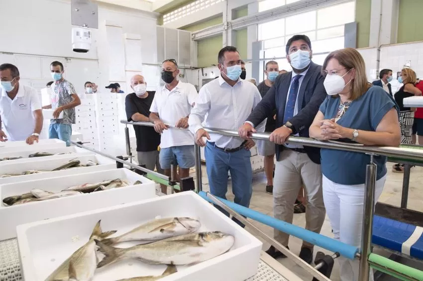 Los pescadores reclaman soluciones para el Mar Menor y temen por la campaña del langostino