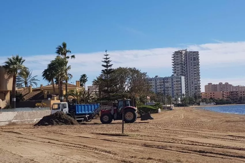 Los trabajadores de limpieza y mantenimiento de playas de Cartagena iran a la huelga el 31 de marzo y el 3 abril