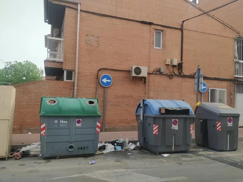 Los vecinos de Aljucer se quejan de la limpieza de sus contenedores