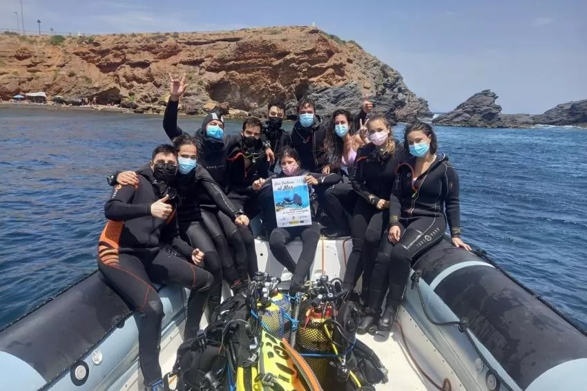 Más de 200 personas se inician gratis en el buceo descubriendo las reservas marinas de Cabo de Palos y Cabo Tiñoso