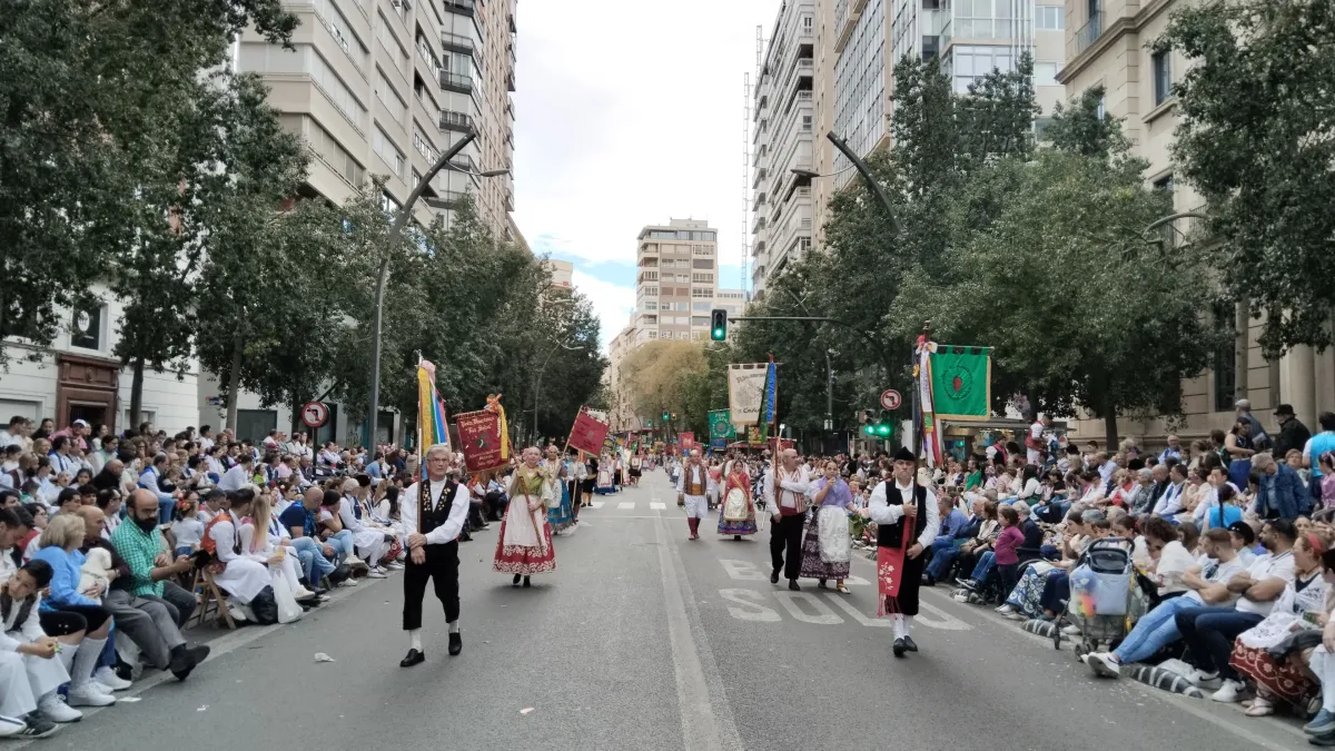 Miles de personas disfrutan de un multitudinario Bando de la Huerta
