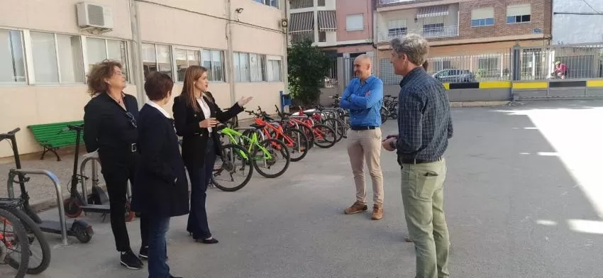 El Ayuntamiento de Murcia comienza la instalación de 200 nuevos aparcabicis