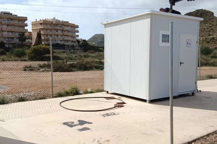 El Ayuntamiento de Cartagena instala aseos para el mercadillo de Cabo de Palos
