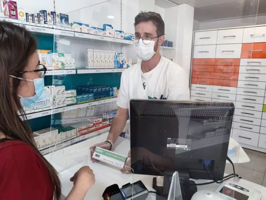 Normalidad en las farmacias de la Región en el primer día de dispensación de los test de autodiagnóstico