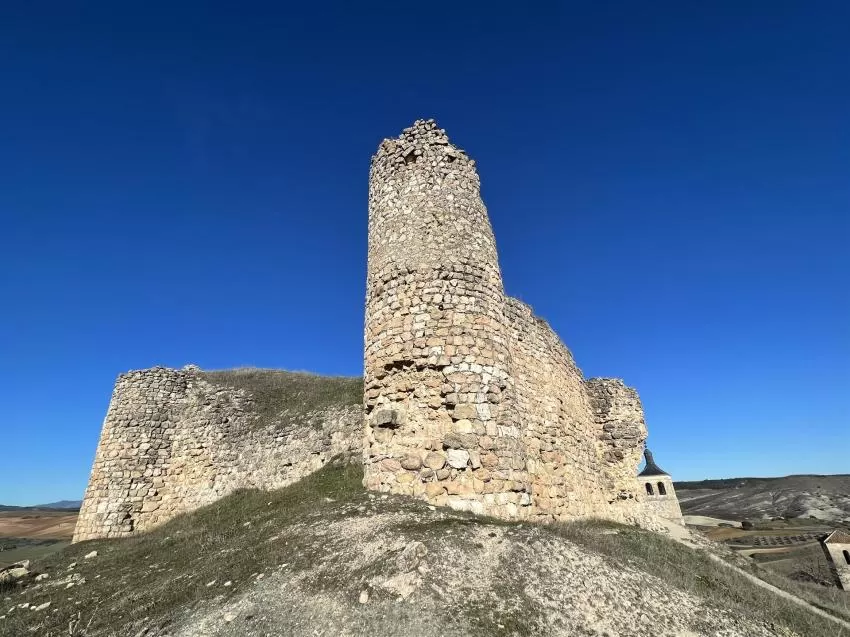 Sale a la venta por 500.000 euros las ruinas de un castillo, reconocido como BIC, en Cogolludo
