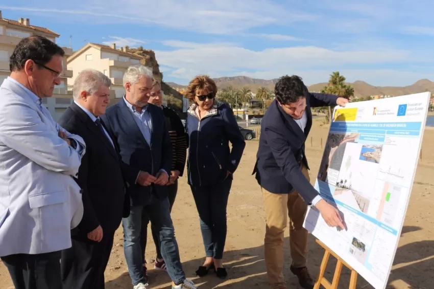 Vélez anuncia una inversión de 2,6 millones para la construcción del paseo marítimo de El Alamillo en Puerto de Mazarrón
