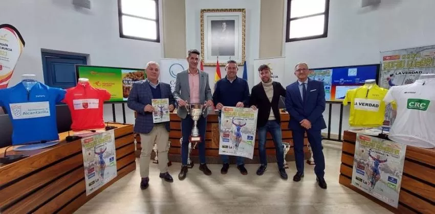 28 equipos ciclistas compiten en Alcantarilla por el XXXII Trofeo Guerrita
