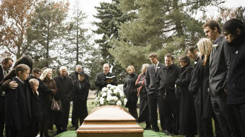 vestimos-de-negro-en-los-funerales-horripilante