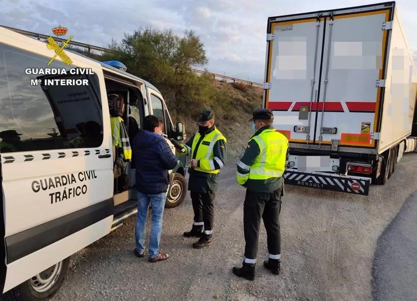 Guardia Civil investiga al conductor de un camión que sextuplicaba la ...