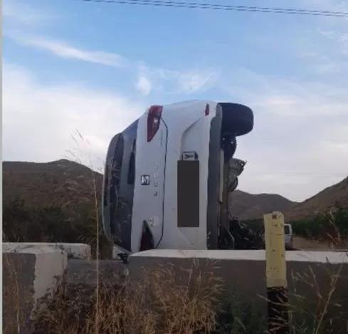 Heridos los dos ocupantes de un coche al sufrir un accidente en Águilas