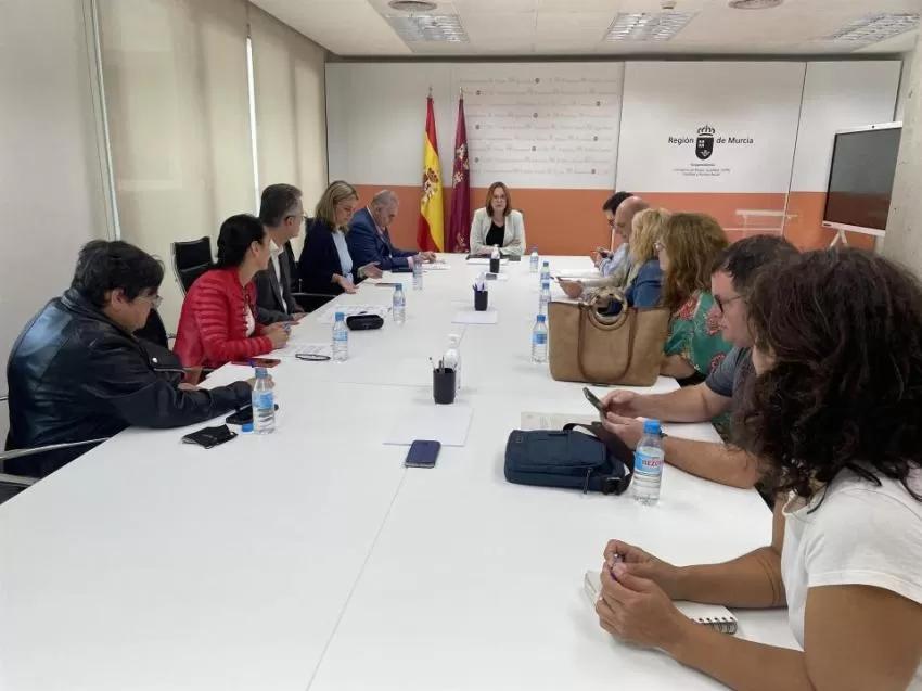 La Comunidad analiza con las asociaciones la Ley general de Derechos de las Personas con La Comunidad analiza con las asociaciones la Ley general de Derechos de las Personas con