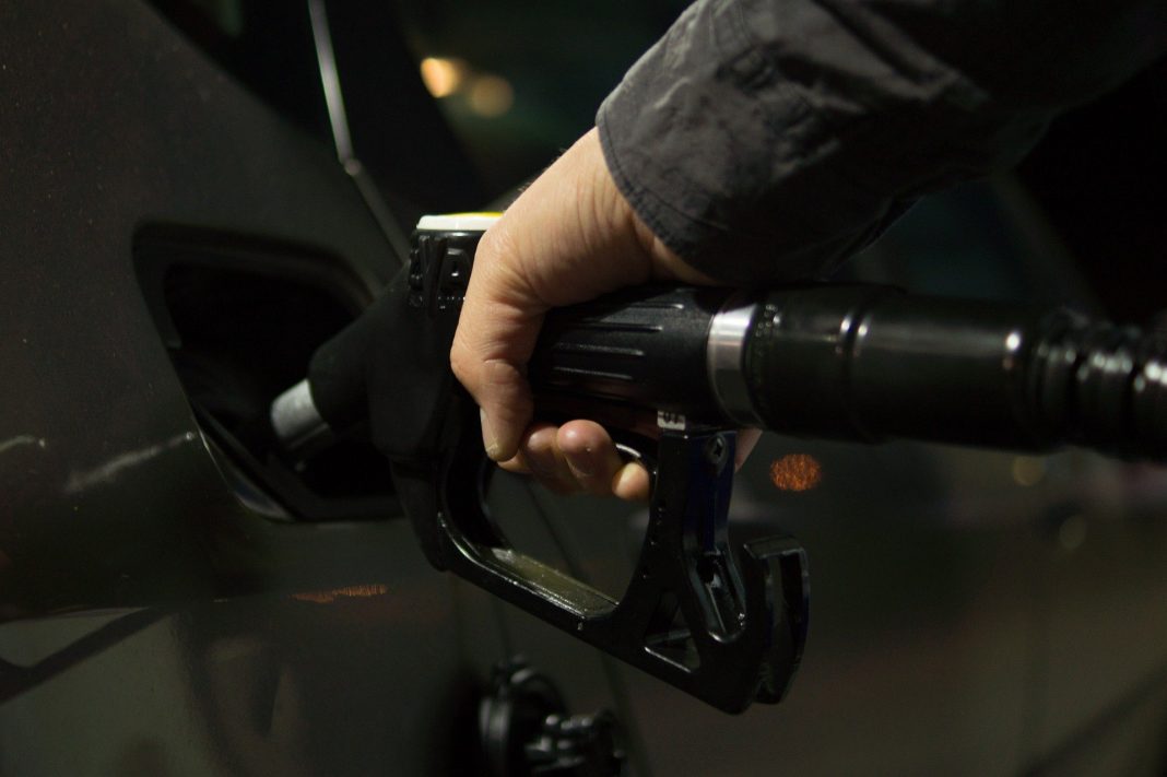 Como eliminar el olor de gasolina de tu vehículo