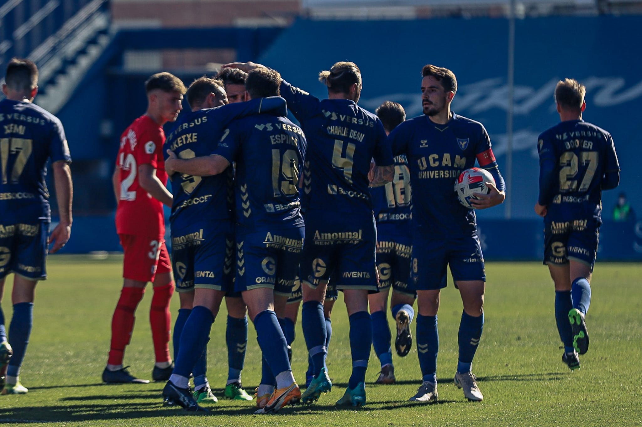 El UCAM Murcia CF descarrila frente al Sevilla y pierde renta en el