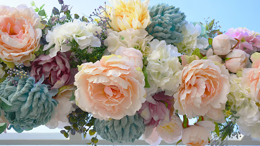 Consigue una decoración original con flores artificiales