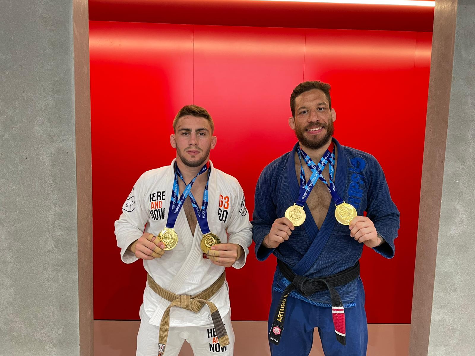 Nico Medina y Arturo Salas con sus medallas de oro